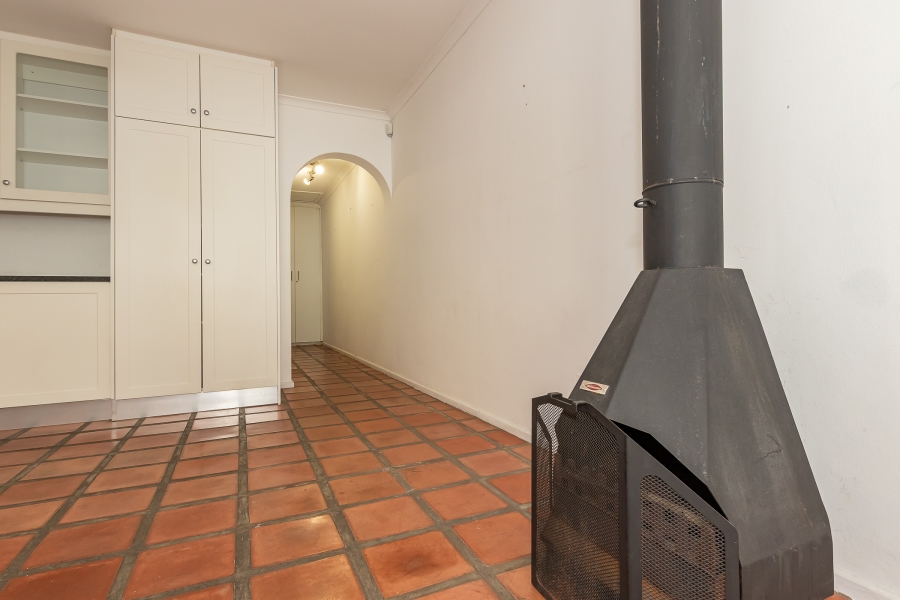 To Let 2 Bedroom Property for Rent in Claremont Village Western Cape